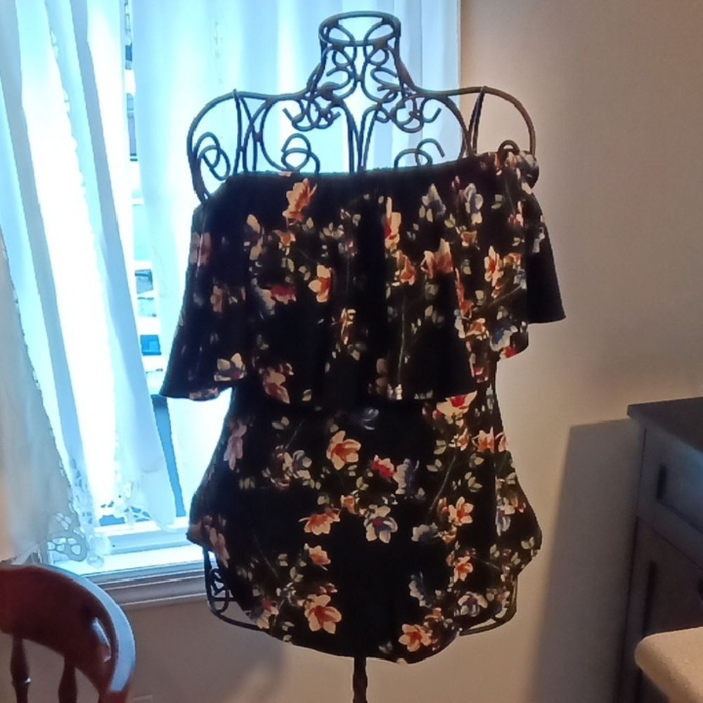 Floral Off-Shoulder Ruffle Tunic Top - Black